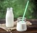 Milch in Glasflaschen