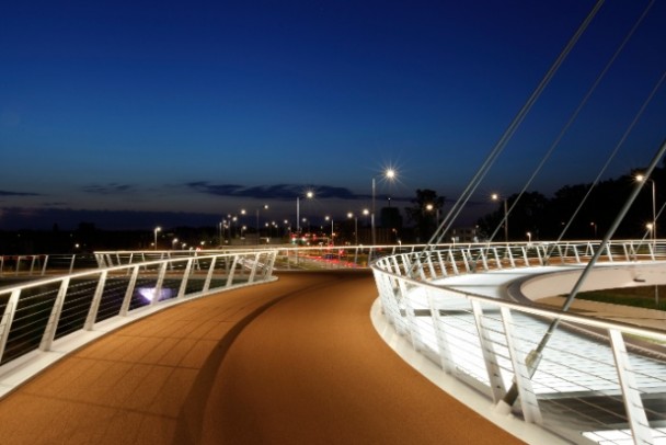 fahrrad auf brücke in den niederlanden