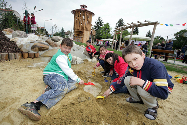 In Simmering gibt es einen "Zug und Bahn" Themenspielplatz. Copyright: Fürthner / PID