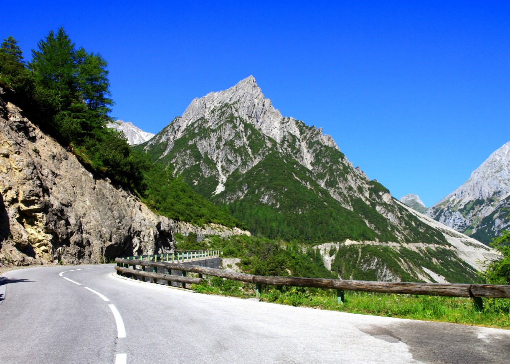 Durch Berg und Tal IX / Rike / pixelio.de