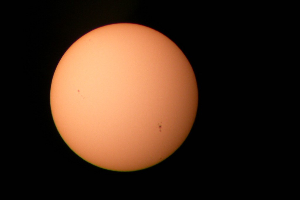 Sun with visible sunspots © Adam Scott/Flickr | CC-BY