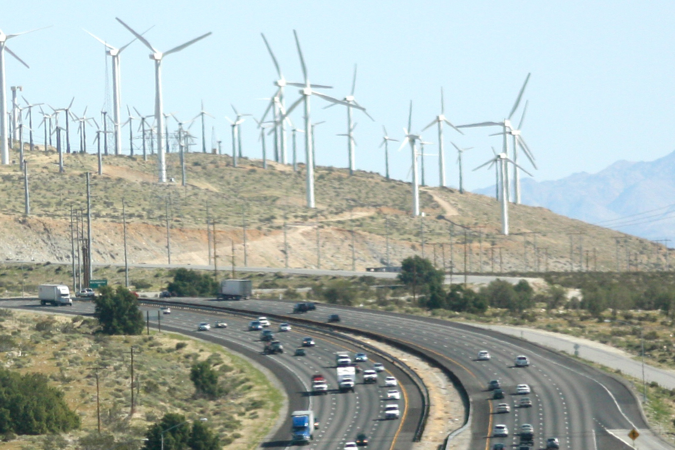 Wind farm and greenhouse gas farm, together © Kevin Dooley / Flickr