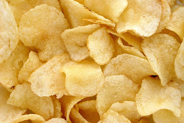 Chips: Auch Chips können eingefroren werden. Einfach vor dem Verzehr ein paar Minuten auftauen lassen