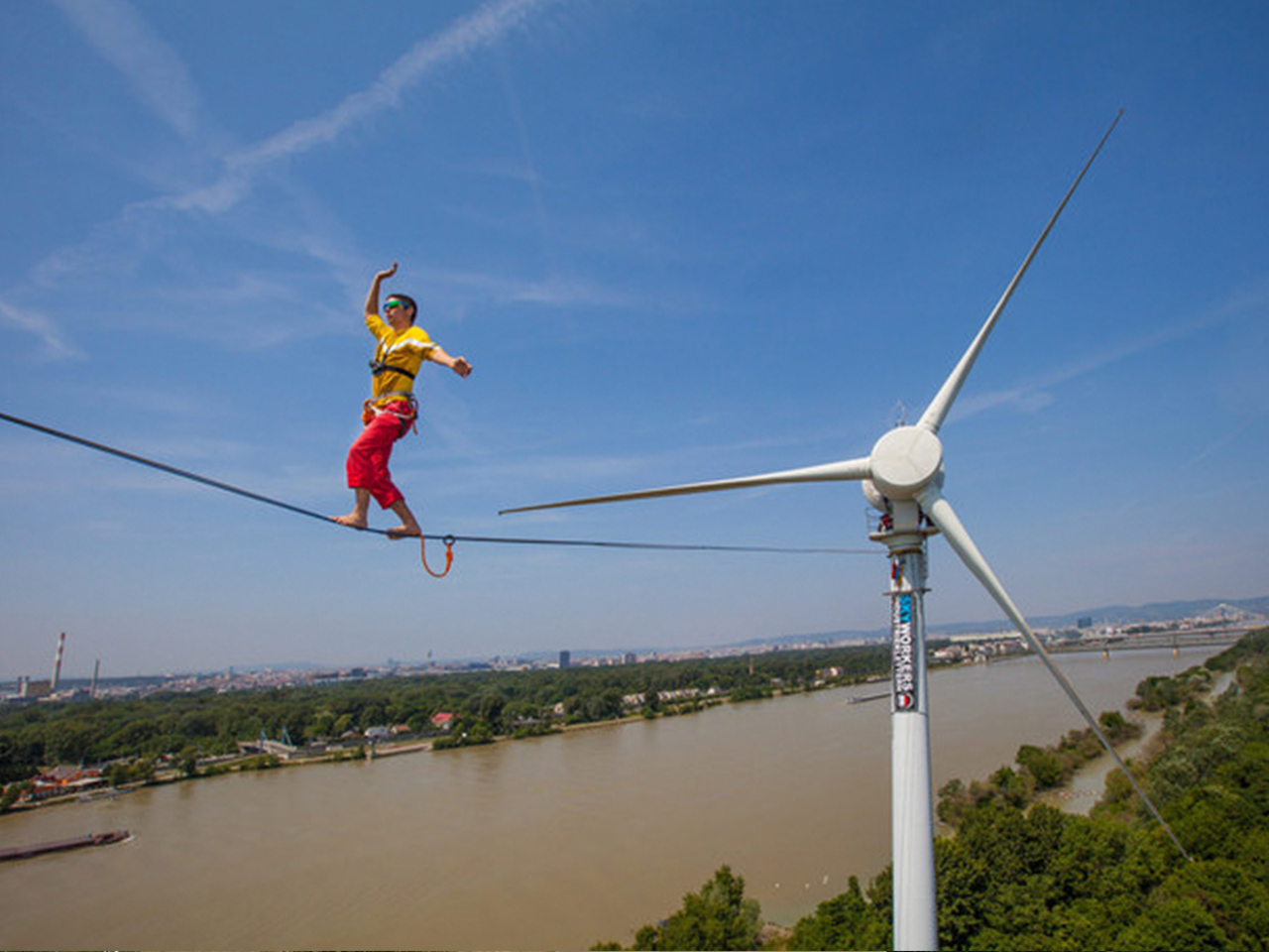 Mit der Slackline auf 50 Metern Höhe  © Astrid Knie