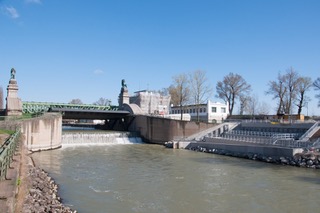 Schemerlbrücke mit Fischaufstiegshilfe. - Fotocredit: Verbund