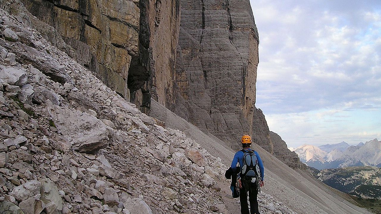 5. Fleece wird vor allem im Outdoorbereich und bei sportlicher Betätigung sehr geschätzt, weil es kein Feuchtigkeit aufnimmt, sondern diese nach außen transportiert. Fotocredit: Pixabay/Simon