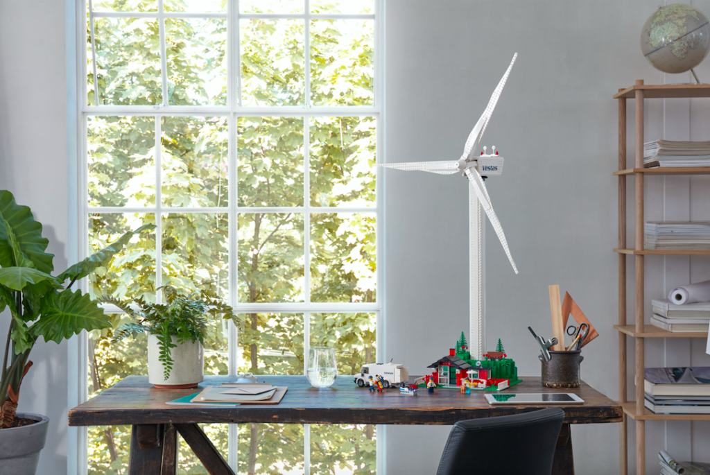 Die LEGO® Creator Expert Vestas Windkraftanlage (10268) macht einiges her – Foto: © LEGO