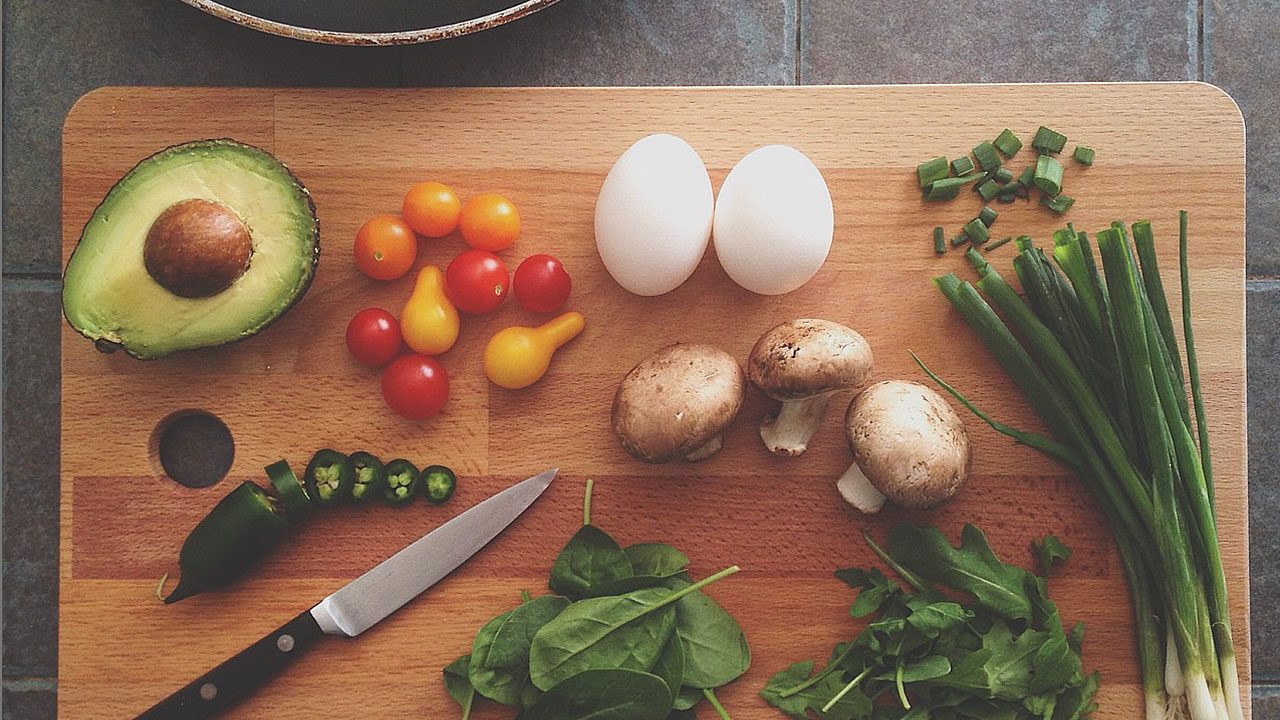 1. Räum den Geschirrspüler aus, bevor du zu kochen beginnst. -Fotocredit: Pixabay/Pexels