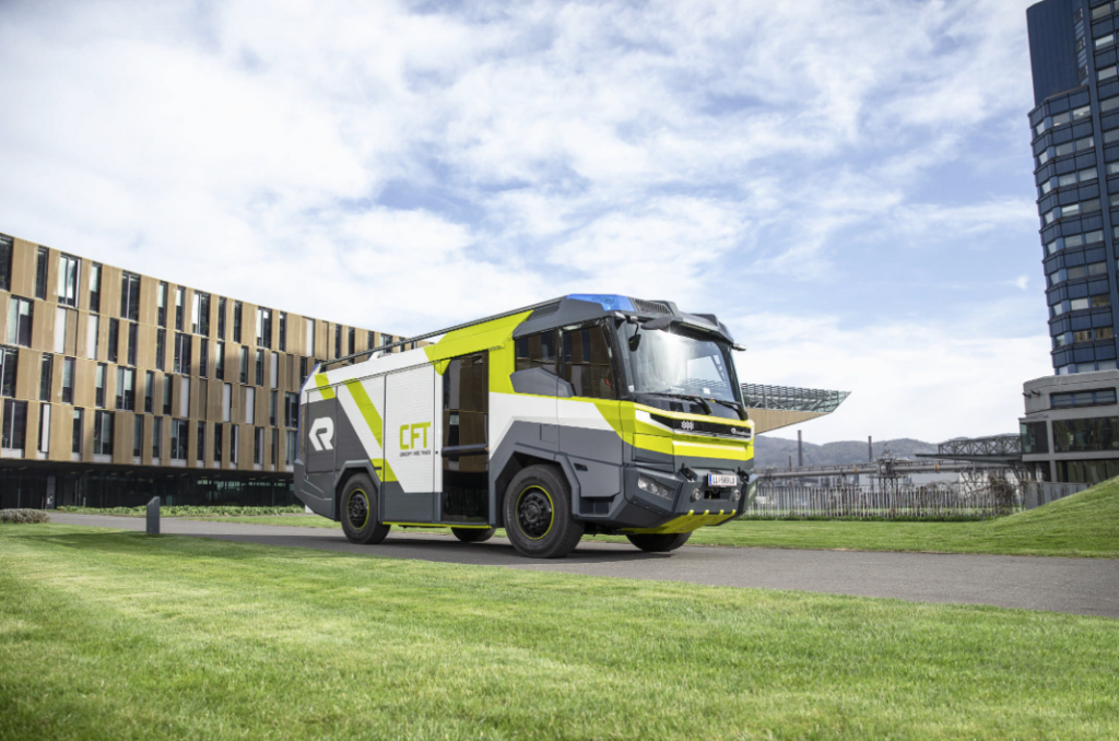 Der „Concept Fire Truck“ (CFT) ist die Basis für das elektrische Löschfahrzeug – Bild: © Rosenbauer International AG