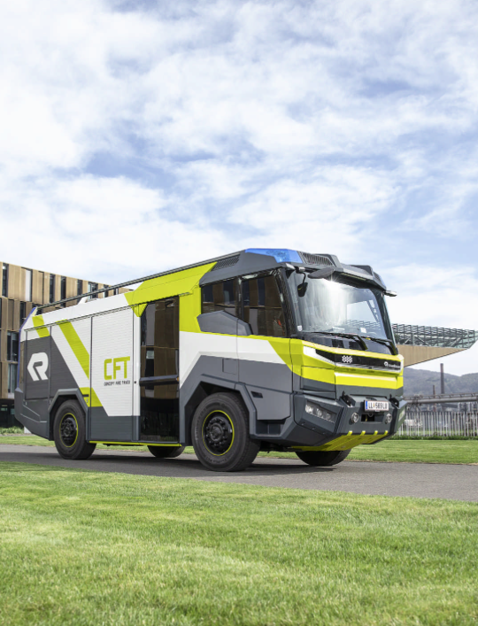 Der „Concept Fire Truck“ (CFT) ist die Basis für das elektrische Löschfahrzeug – Bild: © Rosenbauer International AG