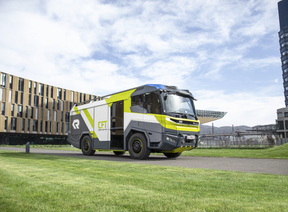 Der „Concept Fire Truck“ (CFT) ist die Basis für das elektrische Löschfahrzeug – Bild: © Rosenbauer International AG
