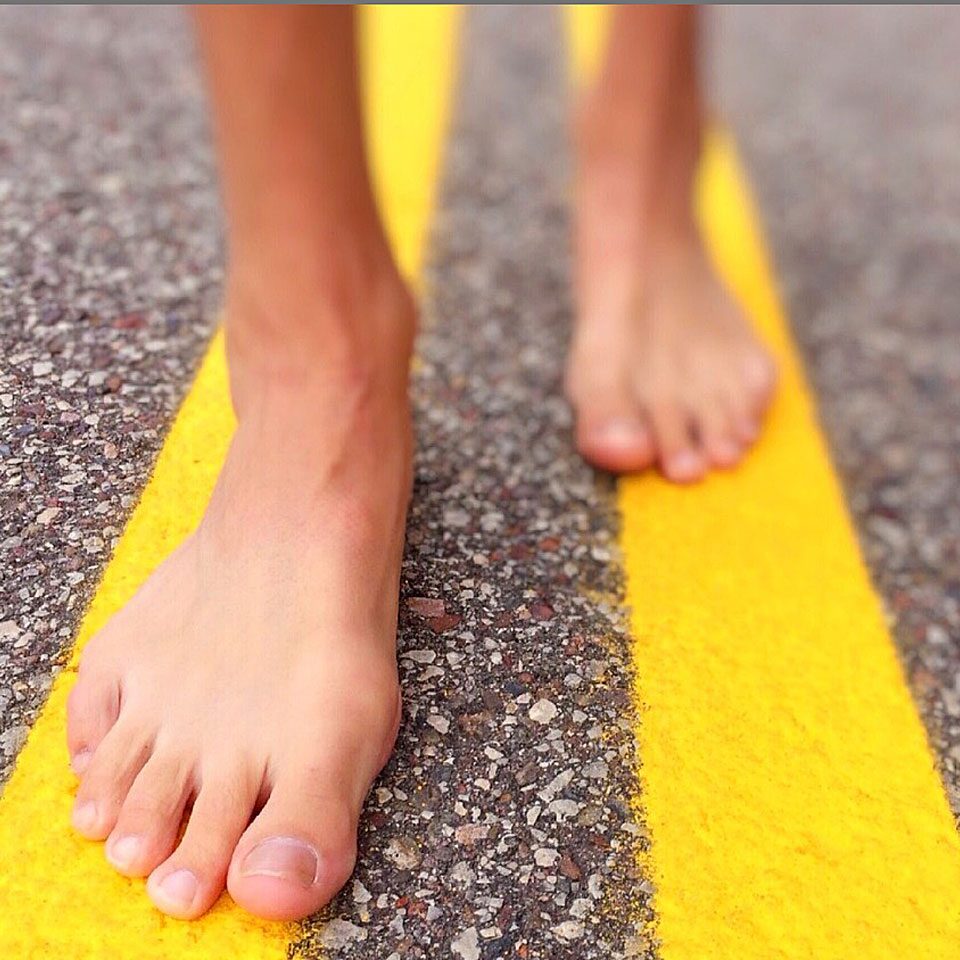 Barfuss gehen stärkt Fuß- und Beinmuskulatur., Fotocredit: Pixabay