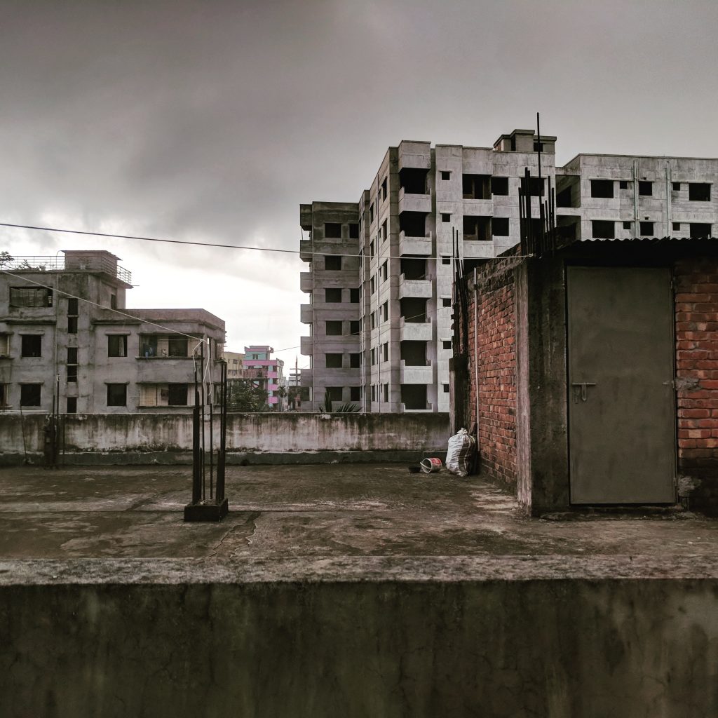 Der Einsturz des Rana Plaza in Bangladesh hat vielen Menschen die Augen geöffnet, doch der Weg hin zu einer fairen Modeindustrie ist noch lang. Fotocredits: Abdullah Miraz/Unsplash