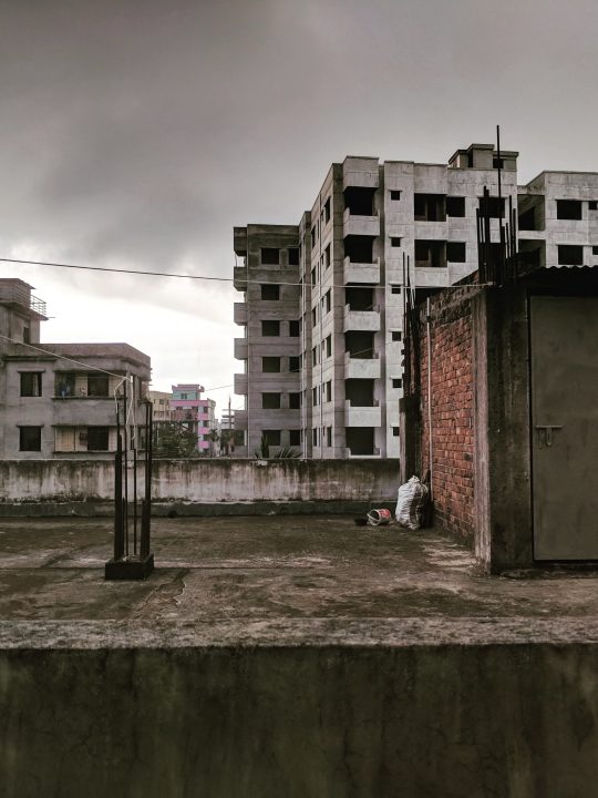 Der Einsturz des Rana Plaza in Bangladesh hat vielen Menschen die Augen geöffnet, doch der Weg hin zu einer fairen Modeindustrie ist noch lang. Fotocredits: Abdullah Miraz/Unsplash