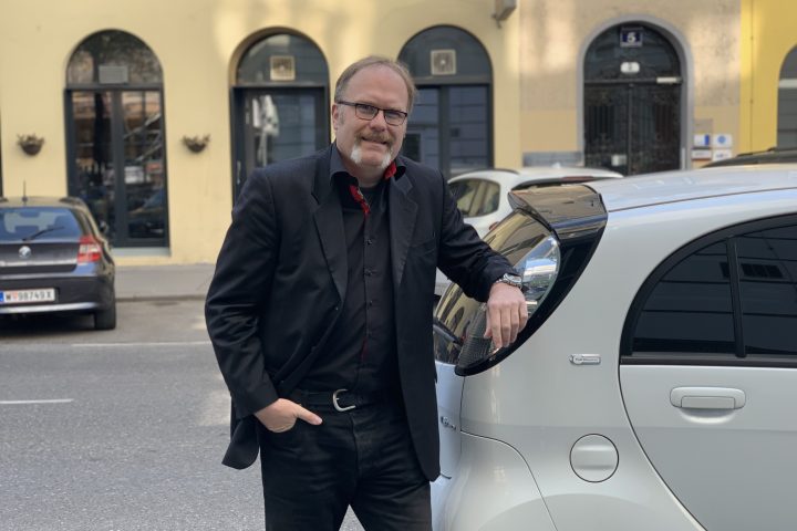 Michael und sein E-Auto, Fotocredit: Energieleben Redaktion