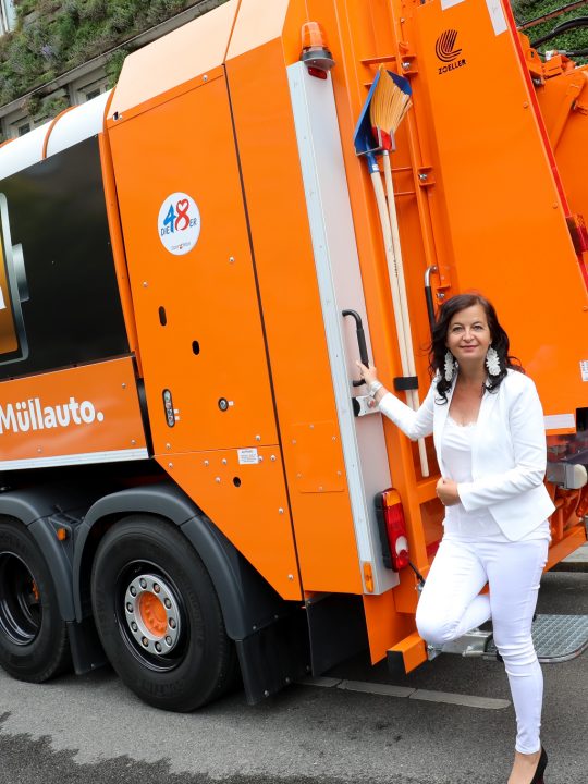 Stadträtin Ulli Sima präsentiert das erste vollelektrische MülIn Wien fährt das erste E-Müllauto Österreichs., Fotocredit: PID/Christian Fürthner