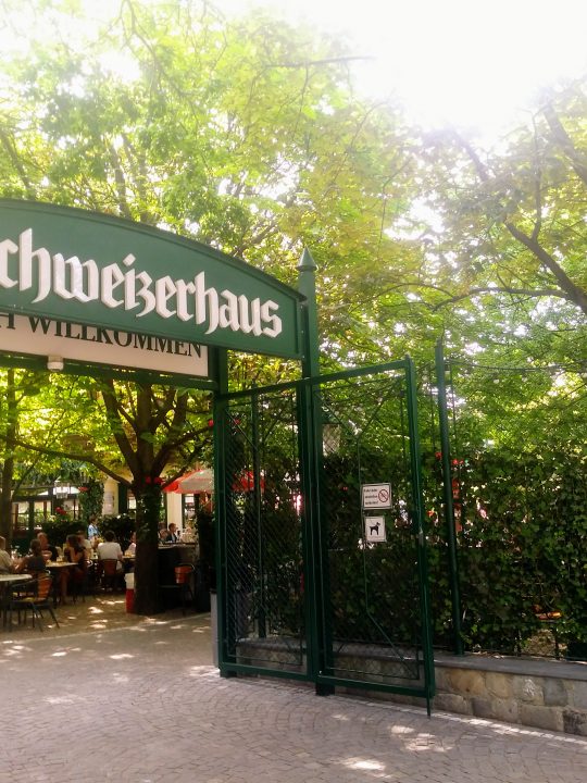 Das wohl berühmteste Restaurant im Prater – das Schweizerhaus