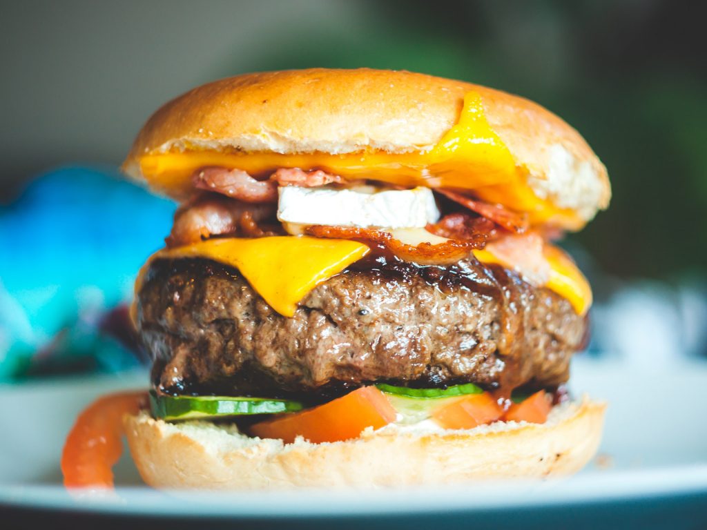 Burger, Fotocredit: Erik Odiin auf Unsplash