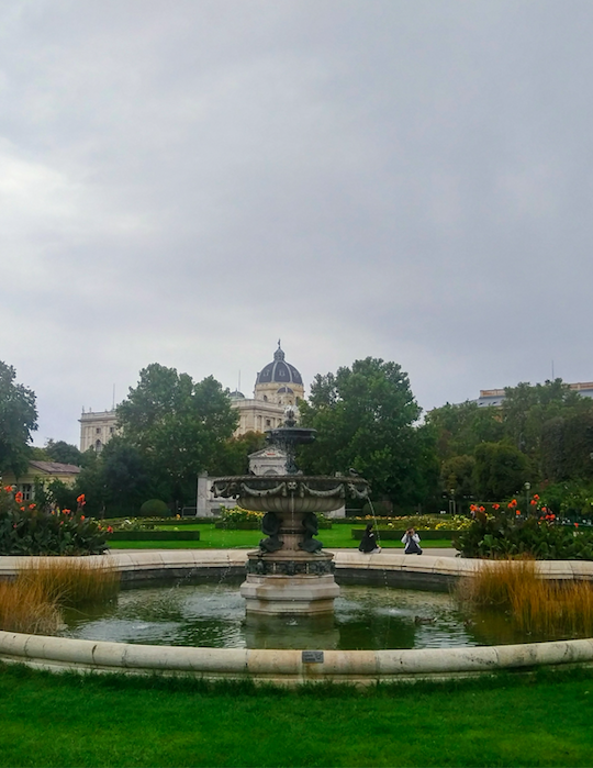 „Lustwandeln“ – das ist das Wort, das sich Besuchern von Volks- und Burggarten eindeutig aufdrängt.