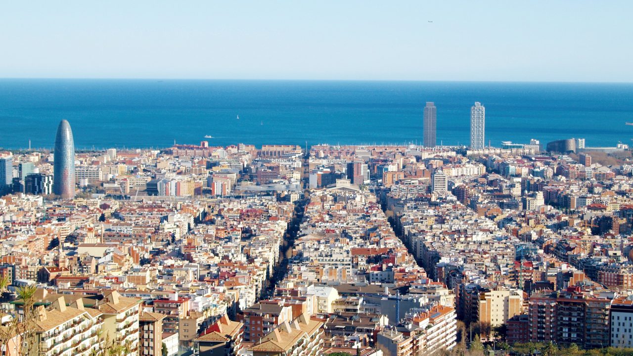 7. Barcelona. Hier wird der Verkehr außen um "Superblöcke" herumgeleitet. - Fotocredit: Pixabay/tiburi