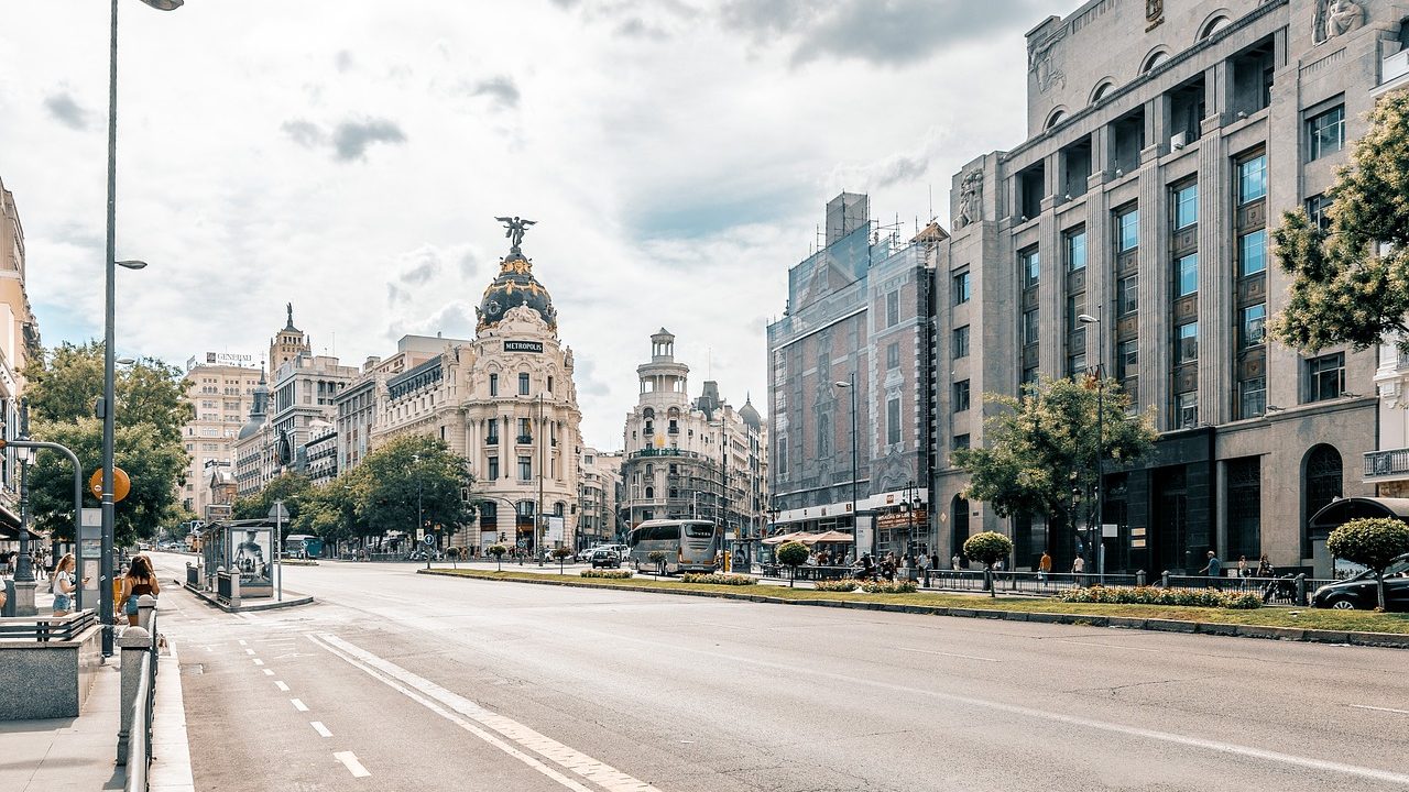 9. Madrid. Nur Anrainer dürfen die Innenstadt mit Autos befahren. - Fotocredit: Pixabay/c1n3ma