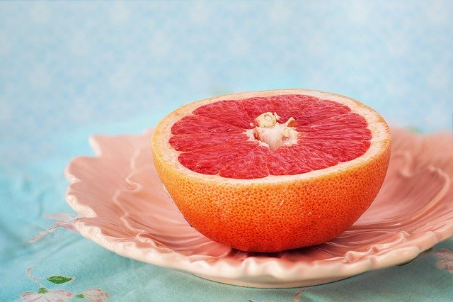 Grapefruit ist jetzt ein treuer Duftbegleiter, wenn es um die Stressregulation zu Hause geht. Fotocredit: © Jill Wellington / Pixabay