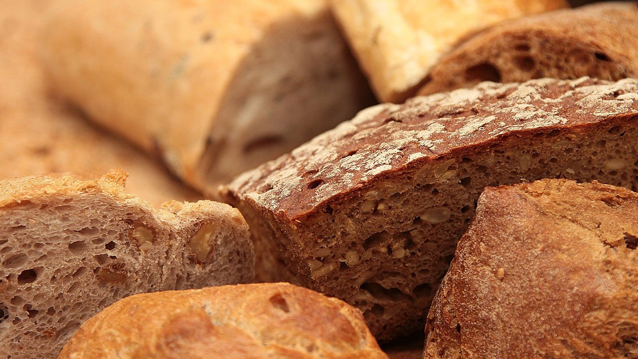 3. Brot gehört nicht in den Kühlschrank. Du kannst es aber einfrieren. - Fotocredit: Pixabay/TiBine