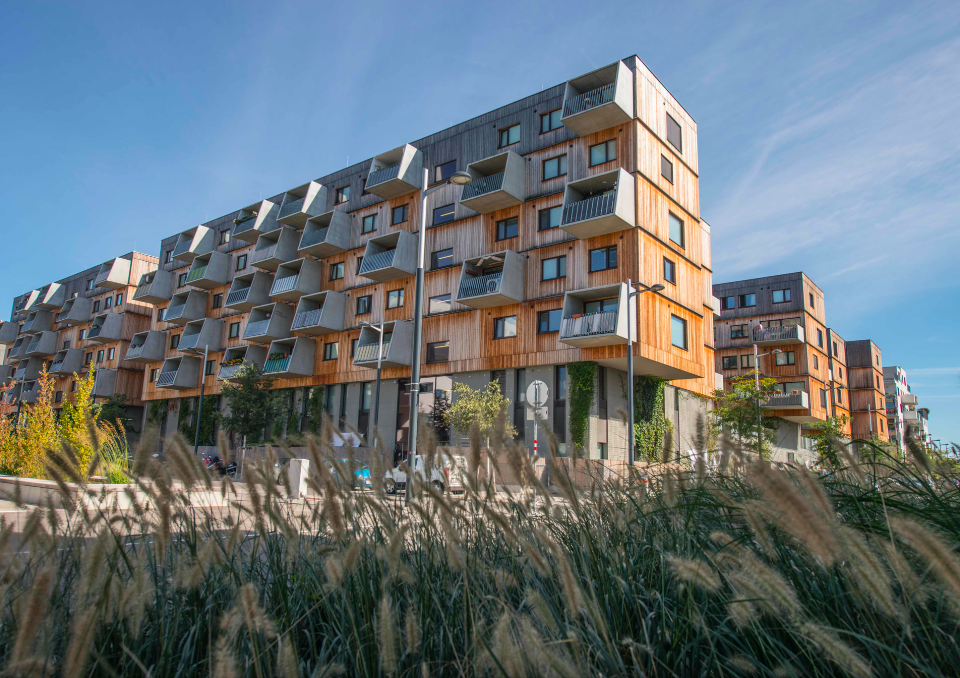 In der Seestadt wurde die Fußbodenkühlung in diesem ASCR Forschungs-Wohnhaus heuer in 40 Wohnungen umgesetzt. Fotocredit: © ASCR/Vogel AV