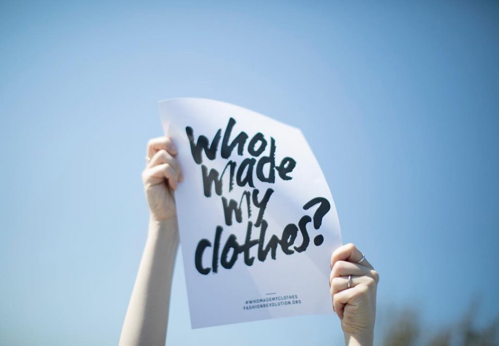 #WhoMadeMyClothes? – Eine einfache Frage, deren Antwort nicht so transparent ist, wie wir es uns vielleicht wünschen, wie auch der diesjährige Fashion Transparency Index zeigt. Fotocredit: © Fashion Transparency Index 2020 / Fashion Revolution