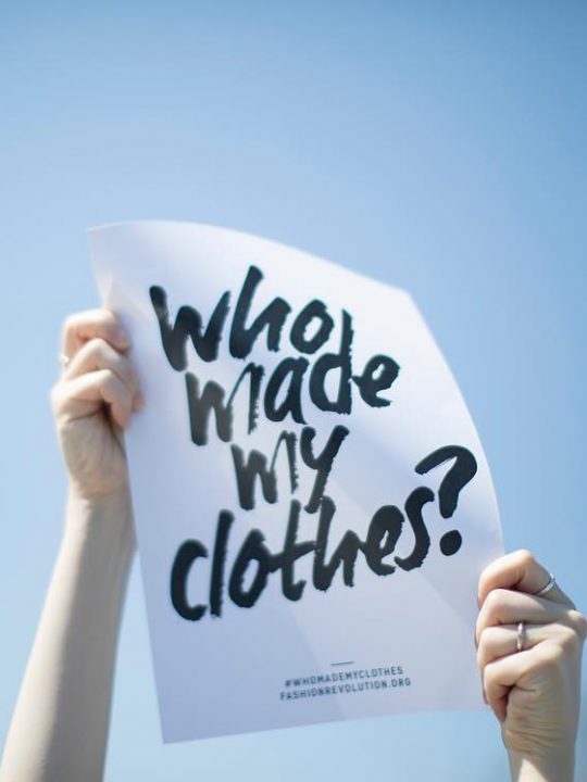 #WhoMadeMyClothes? – Eine einfache Frage, deren Antwort nicht so transparent ist, wie wir es uns vielleicht wünschen, wie auch der diesjährige Fashion Transparency Index zeigt. Fotocredit: © Fashion Transparency Index 2020 / Fashion Revolution