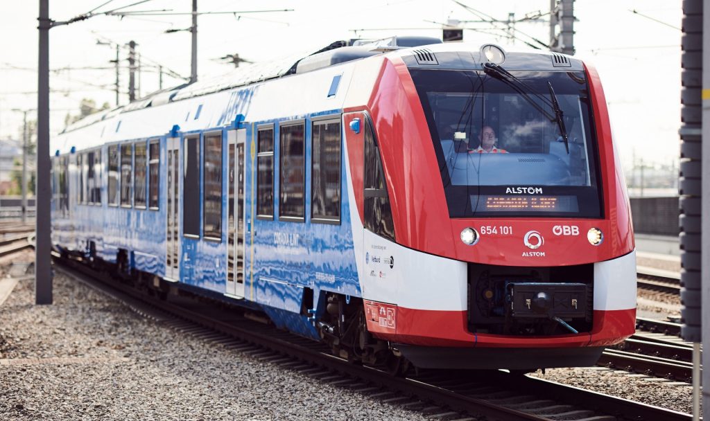 Der Wasserstoffzug „Coradia iLint“ des Herstellers Alstom wurde von der ÖBB zehn Wochen lang im regulären Fahrbetrieb im südlichen Niederösterreich getestet. Fotocredit: © ÖBB/Knopp