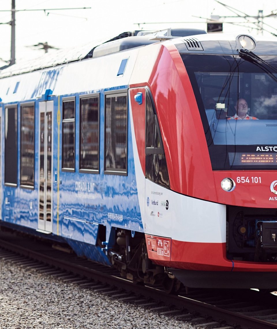 Der Wasserstoffzug „Coradia iLint“ des Herstellers Alstom wurde von der ÖBB zehn Wochen lang im regulären Fahrbetrieb im südlichen Niederösterreich getestet. Fotocredit: © ÖBB/Knopp