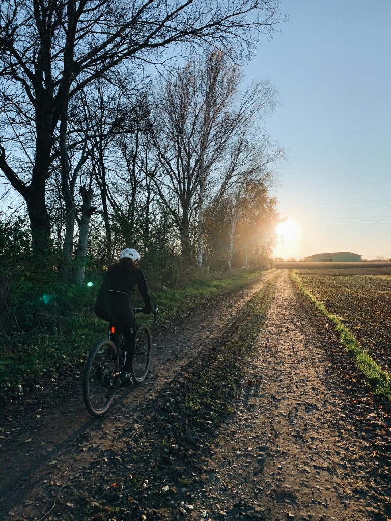 Gravel, Mountainbike, Sonnenuntergang