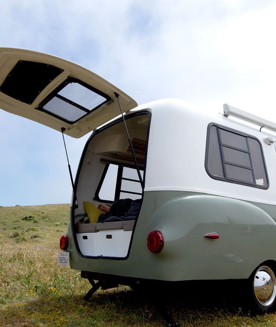 Mit diesem Mini-Wohnwagen einfach mal wegfahren? Das wär’s jetzt! Fotocredit: © Happier Camper – https://happiercamper.com