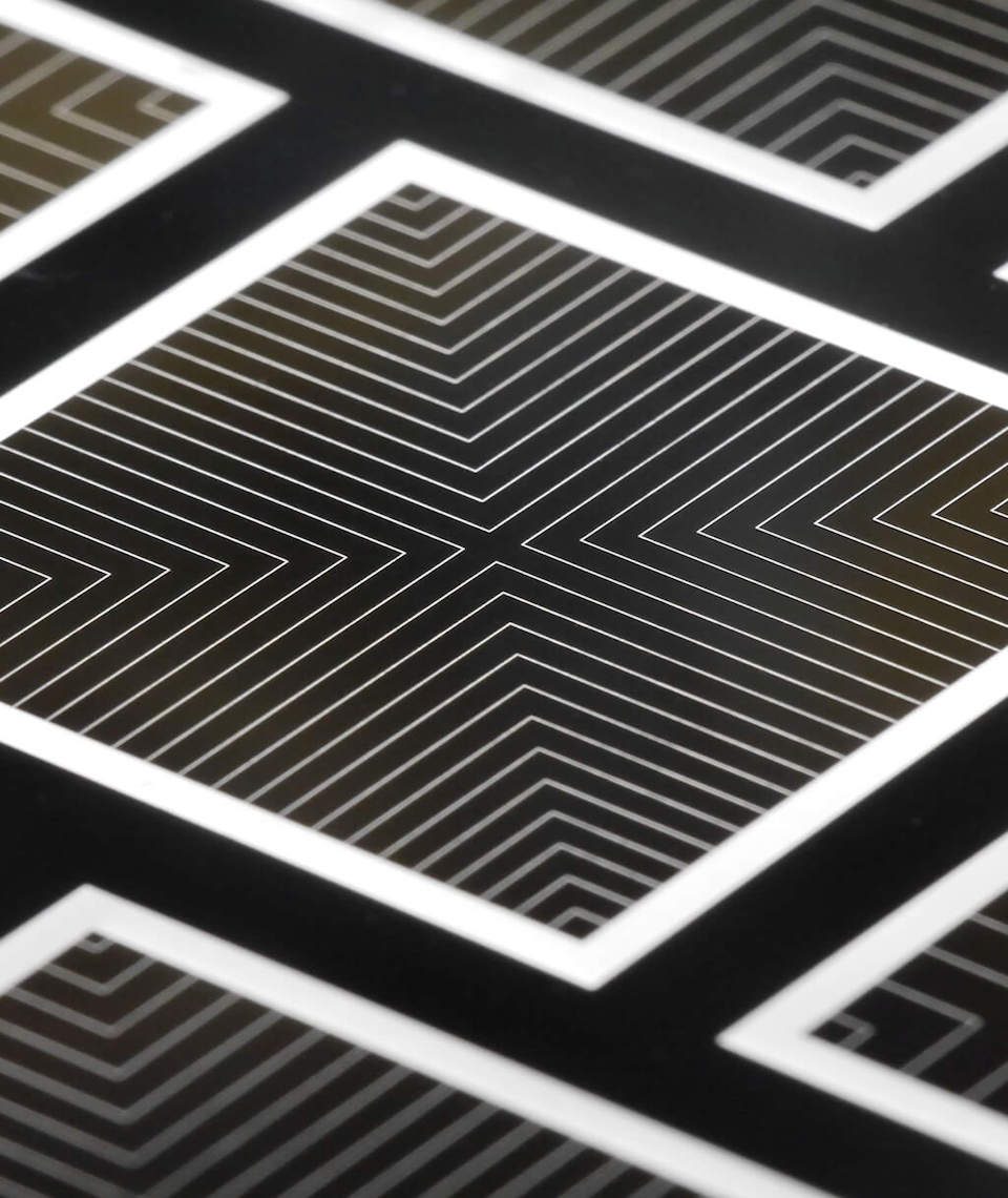 Das ist die sogenannte TOPCoRE Solarzelle, mit der ein neuer Weltrekord im Bereich der Solarzellen-Wirkungsgrade erzielt wurde. © Fraunhofer ISE