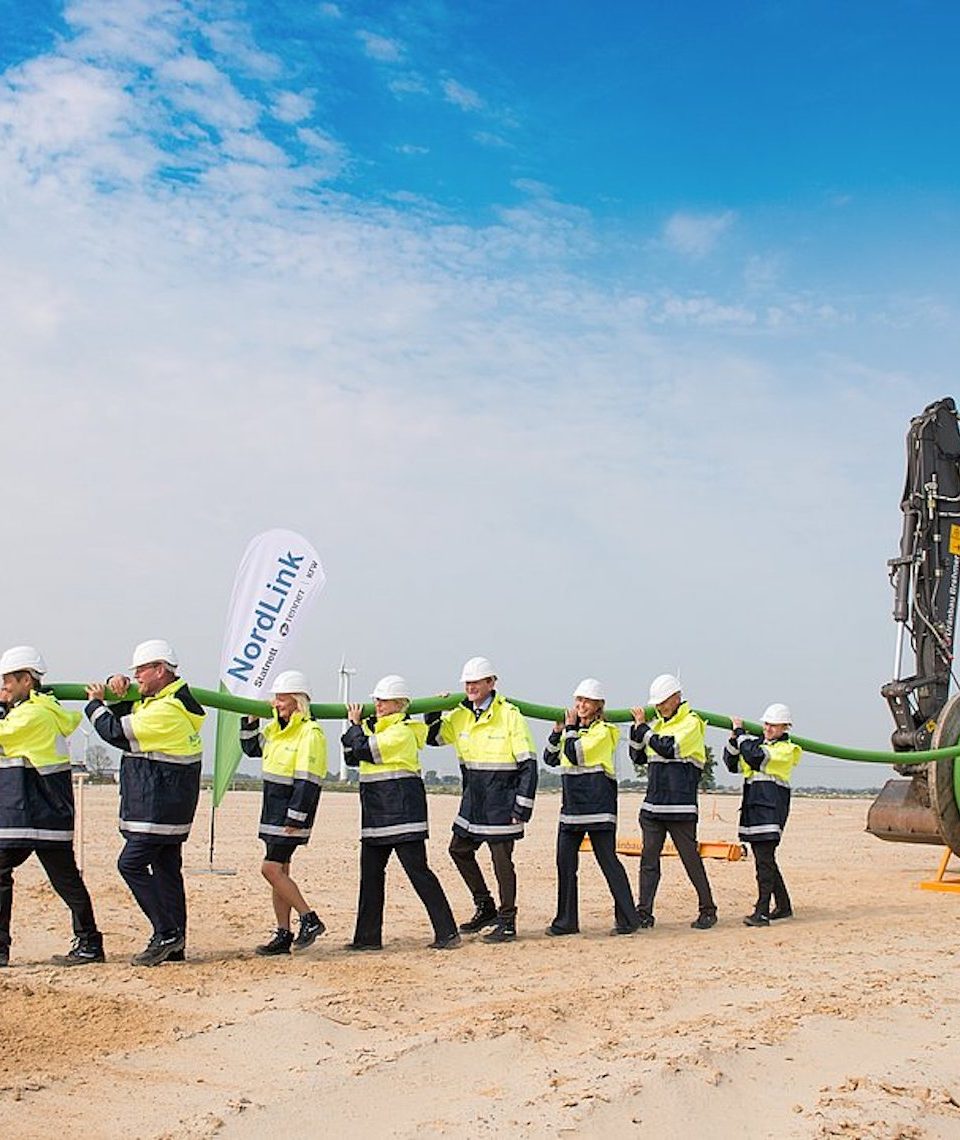 Das symbolische „grüne Kabel“ beim Baustart von NordLink im September 2016 in Deutschland. Fotocredit: © tennet.eu