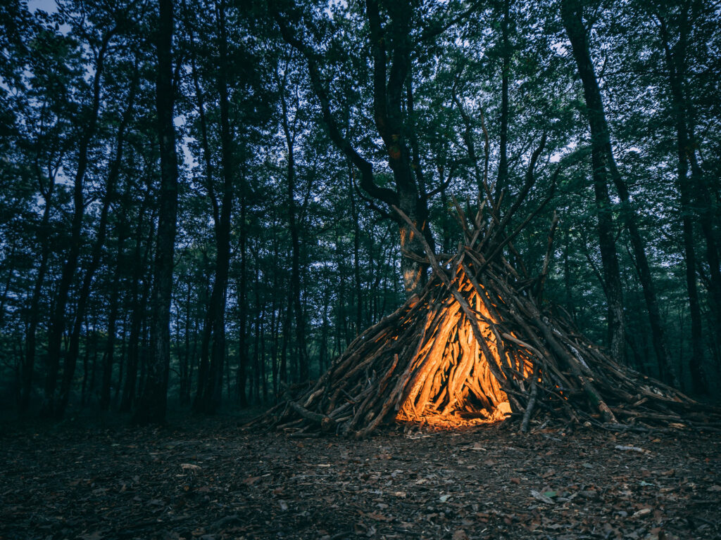 Tipi im Wald