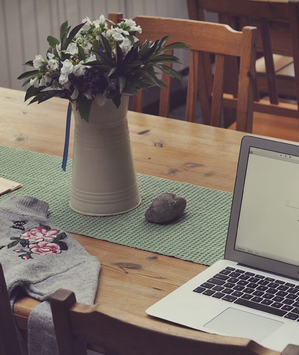 Home und Office – die Grenzen verschwimmen zunehmend. Das hat Vor- aber auch Nachteile. Fotocredit: © Agnieszka Boeske/Unsplash