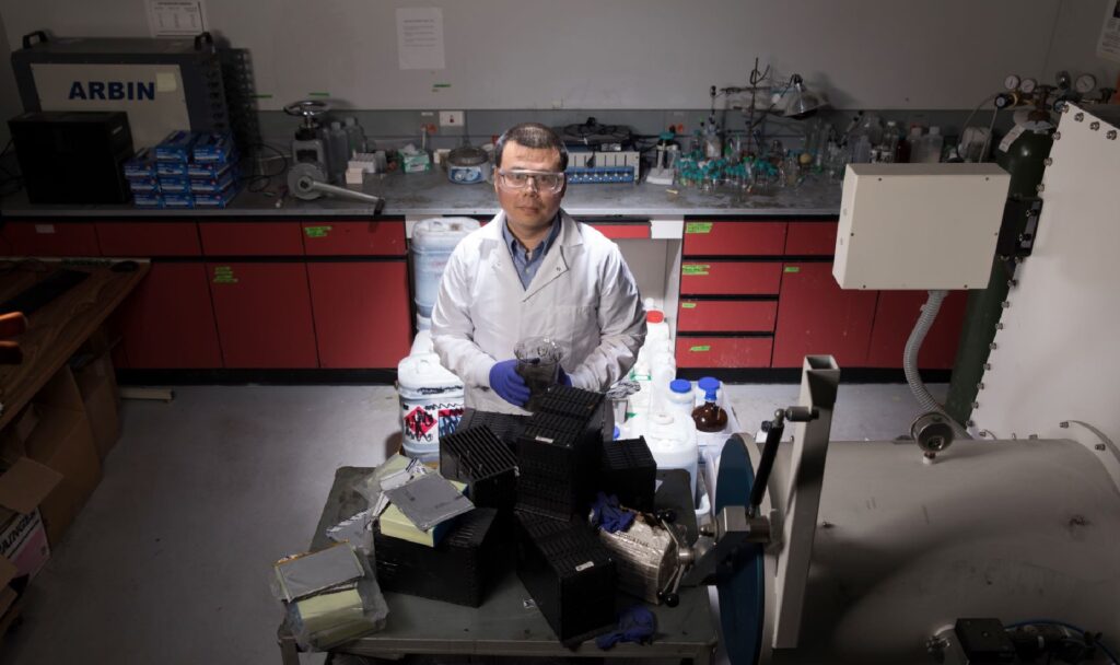 Yan Wang ist Professor am Worcester Polytechnic Institute und forscht unter anderem an einem Recycling-Akku mit besonderer Leistung. Fotocredit: © WORCESTER POLYTECHNIC INSTITUTE/USABC