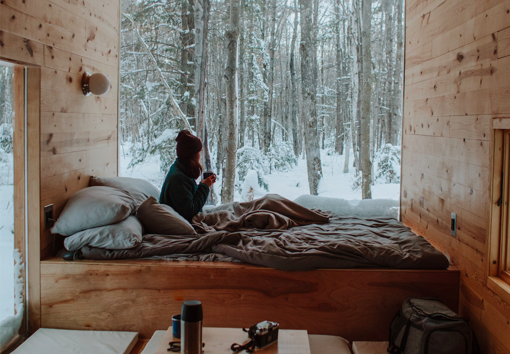 Je nachdem, was sich an Elektronik in deinem Tiny House befindet oder wie es um die Isolierung deiner Leitungen steht, ist die wichtigste Aufgabe im Winter, dein Haus vor Frostschäden zu schützen. Fotocredit: © Nachelle Nocom/Unsplash