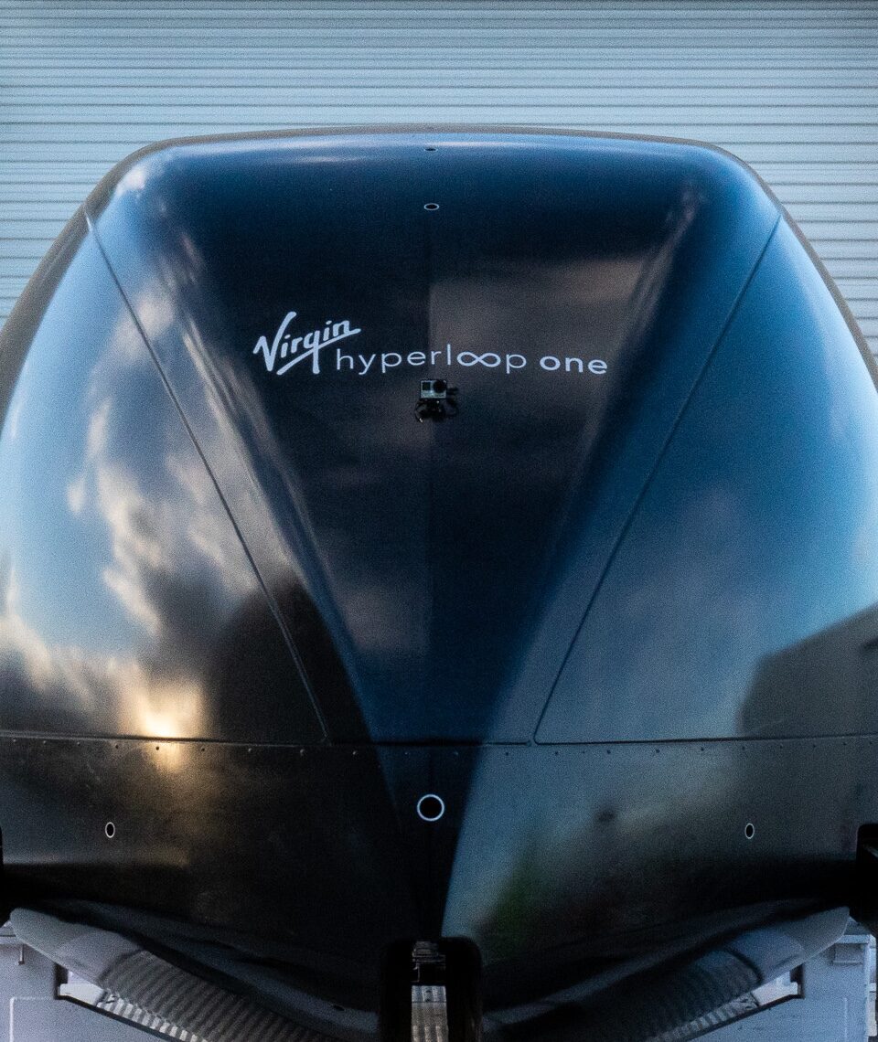 Im Hyperloop sollen künftig Waren mit einer Geschwindigkeit von rund 1000 km/h transportiert werden. Fotocredit: © Virgin Hyperloop