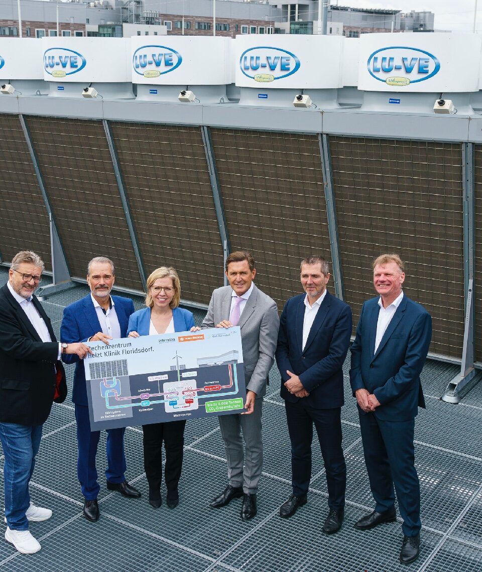 v.l.n.r: Stadtrat Peter Hacker, Martin Madlo (Managing Director Interxion), Klimaschutzministerin Leonore Gewessler, Stadtrat Peter Hanke, Michael Binder (Medizinischer Direktor Wiener Gesundheitsverbund) und Michael Strebl (Vorsitzender der Wien Energie-Geschäftsführung) beim Start zur innovativen Nutzung der Abwärme. Fotocredit: © Wien Energie/Christian Hofer