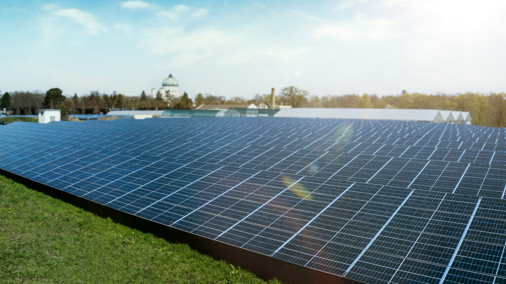 Das Solarkraftwerk am Wiener Zentralfriedhof produziert Sonnenenergie mit 1,4 Megawatt Leistung. Fotocredit: © Wien Energie