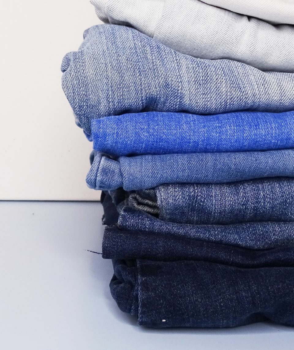 Was kann man alles aus alten Jeans basteln, nähen und selbermachen? energieleben hat sich die DIY-Möglichkeiten mit dem Kultmaterial näher angesehen. Fotocredit: VlikeVeronika/Veronika Fischer