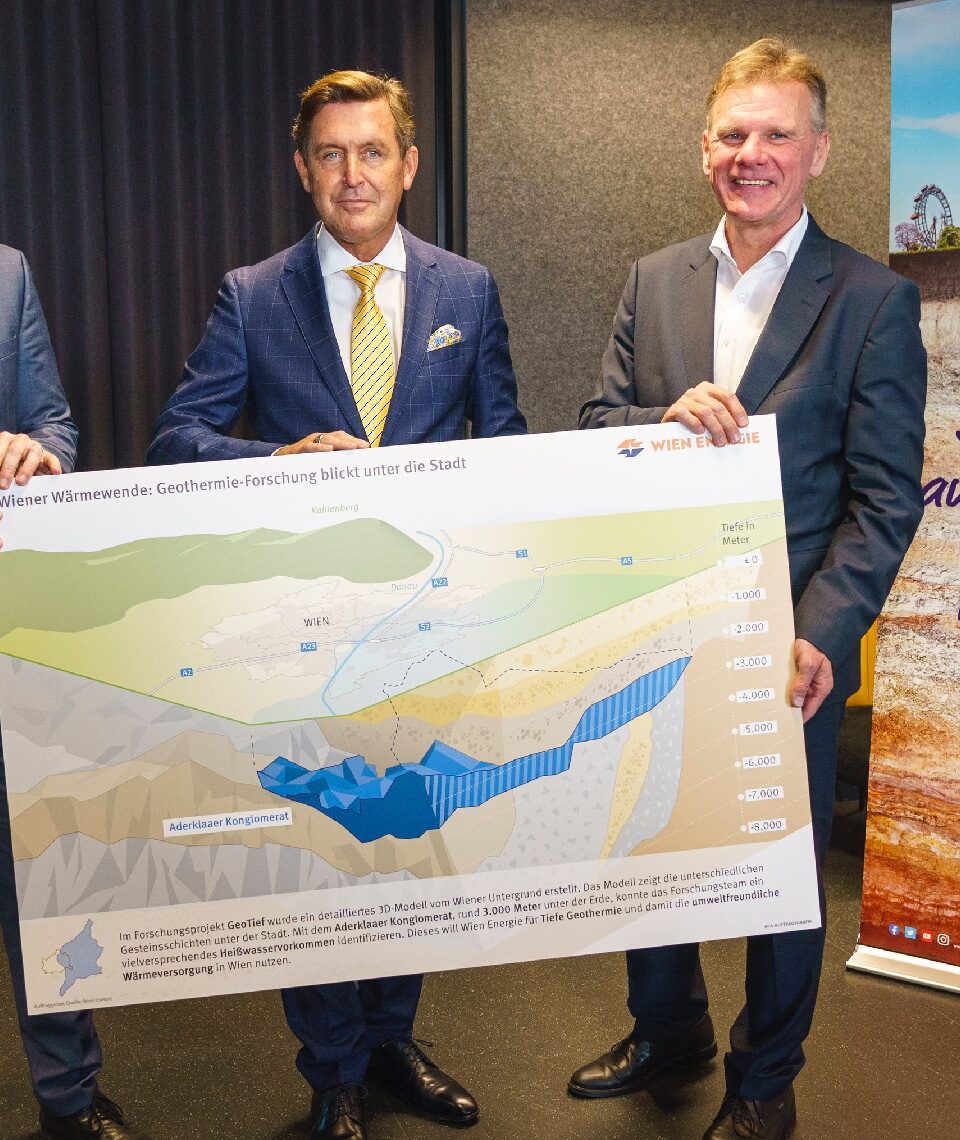Geothermie als Grüne Wärmezukunft: Karl Gruber (Geschäftsführer Wien Energie), Peter Hanke (Stadtrat) und Michael Strebl (Vorsitzender der Wien Energie-Geschäftsführung) präsentieren (v.l.n.lr.) die Pläne für Wiens erste Tiefengeothermie-Anlage. Fotocredit: © Wien Energie/Christian Hofer