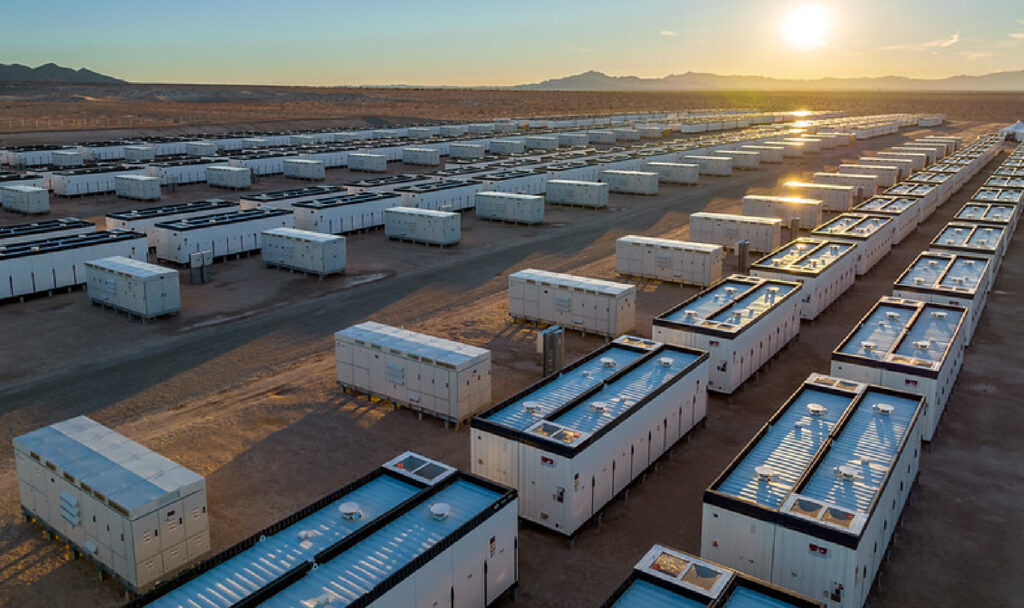 In der Wüste Kaliforniens ist die Weltrekord-Batterie Crimson Storage in Betrieb gegangen. Fotocredit: © Canadian Solar Inc./BLM